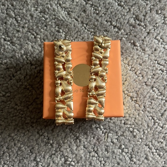 Amazon Essential Earrings - Picture 2 of 3